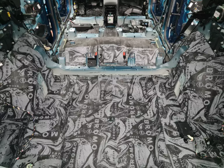 Шумоизоляция багажника Geely Monjaro-4