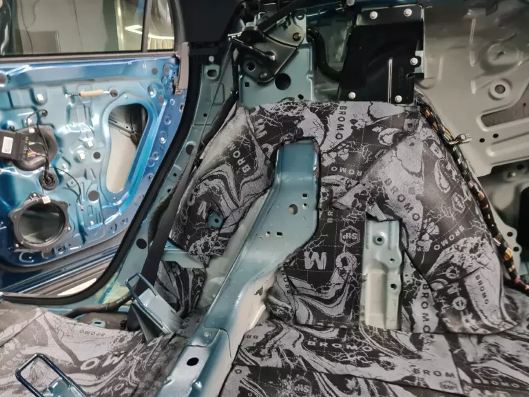 Шумоизоляция багажника Geely Monjaro-5