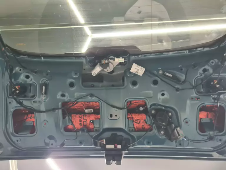 Шумоизоляция дверей Geely Monjaro-9