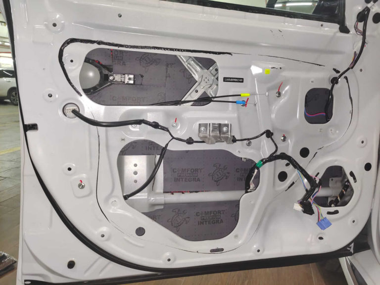 Шумоизоляция дверей Mitsubishi Outlander 2022г-2