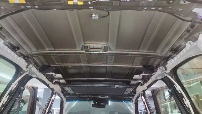 Шумоизоляция крыши Toyota Land Cruiser 300-1
