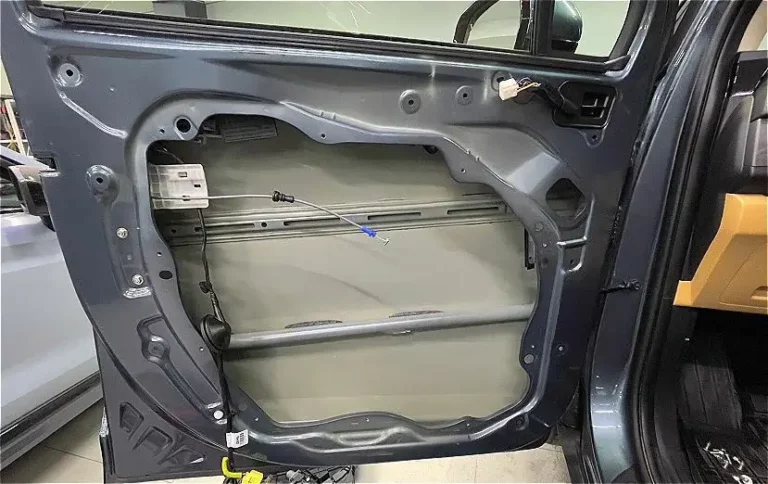 Шумоизоляция дверей KIA Carnival 2021-1
