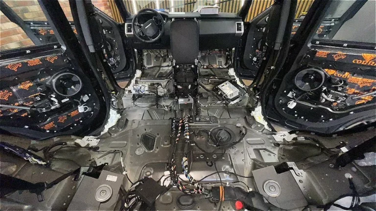 Шумоизоляция пола Range Rover Sport-1