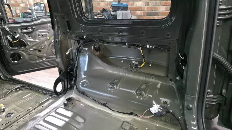 Шумоизоляция багажника Suzuki Jimny-4
