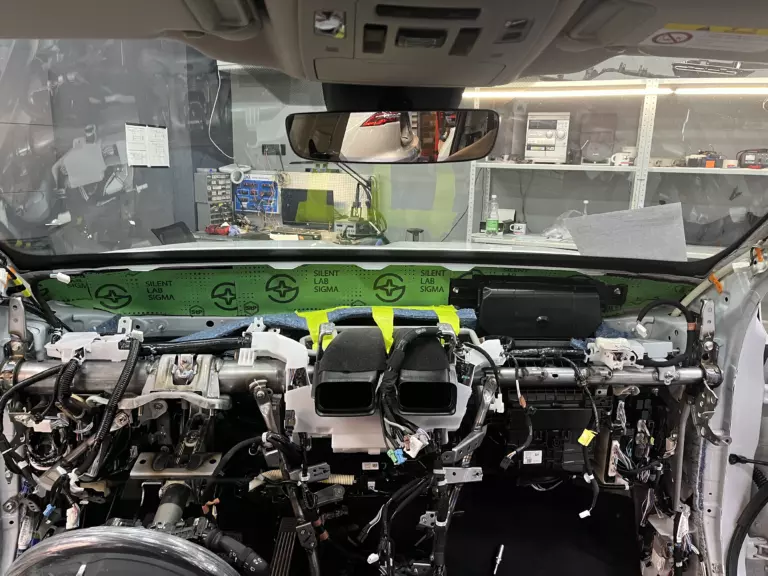 Шумоизоляция торпедо Toyota Highlander-3
