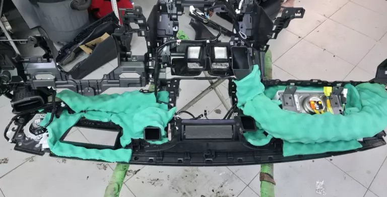 Шумоизоляция торпедо Toyota Land Cruiser 300-3