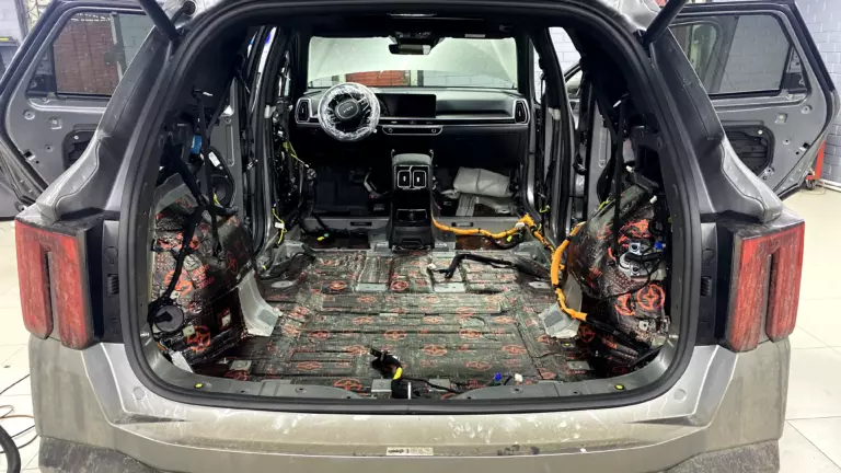 Шумоизоляция багажника Kia Sorento-5